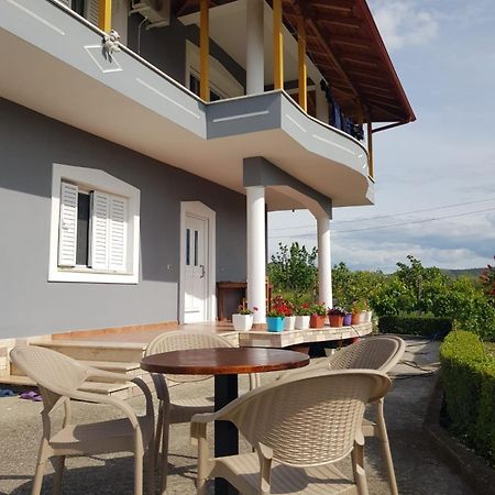 Rent Rooms Sakolli Berat Exterior foto